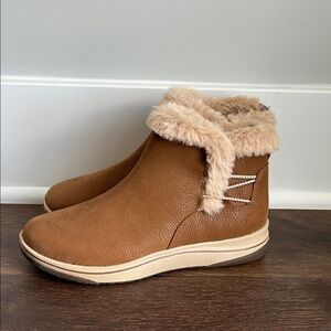NWOT Clarks Cloudsteppers Breeze Fur Boots Tan Size 6 | Clarks | Cloudsteppers